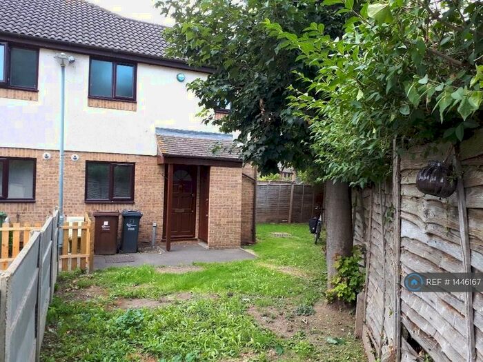 1 Bedroom Terraced House To Rent In Holden Close, Dagenham, RM8