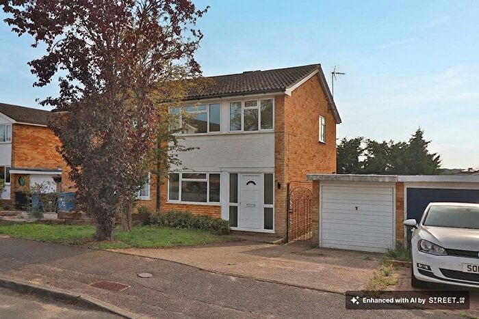 3 Bedroom Semi-Detached House To Rent In Cottesford Close, Hadleigh, IP7