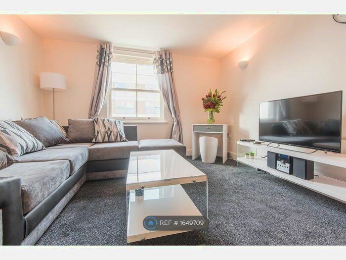 2 Bedroom Flat To Rent In Flagstaff Court, Canterbury, CT1