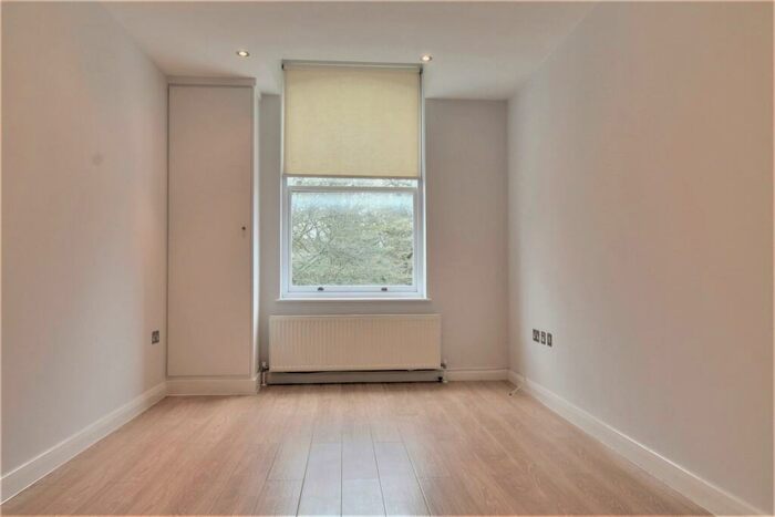 1 Bedroom Flat To Rent In High Street, (), Wanstead, E11