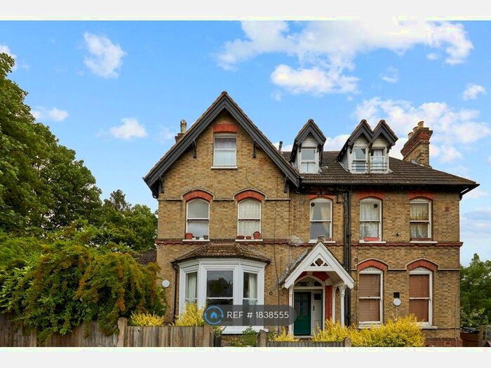 3 Bedroom Flat To Rent In Bedwardine Road, London, SE19