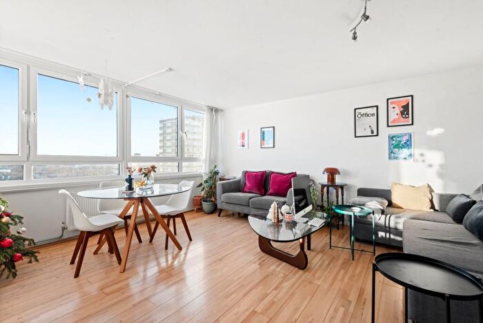 2 Bedroom Flat To Rent In Whitgift House, Westbridge Road, SW11