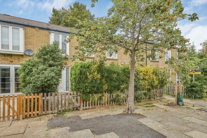 1 Bedroom Flat To Rent In Bobbin Close, Clapham, SW4