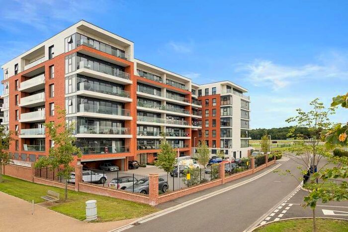 2 Bedroom Apartment For Sale In Kingman Way Racecourse, Newbury, RG14