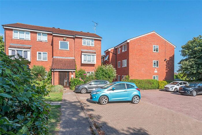 2 Bedroom Flat For Sale In Cambridge Gardens, London, N10
