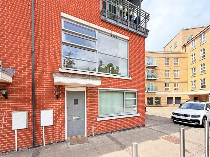 2 Bedroom Apartment For Sale In Rotary Way, Colchester, CO3