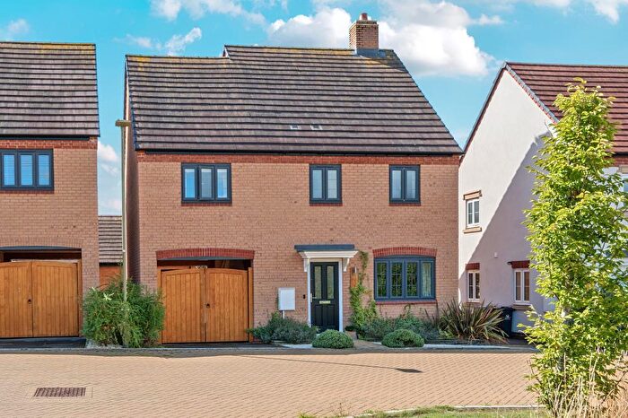 4 Bedroom Detached House For Sale In North Leigh, Witney, OX29