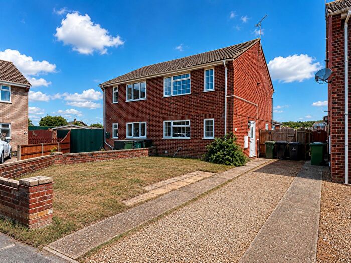 3 Bedroom Semi-Detached House For Sale In Duncan Close, Thetford, IP24