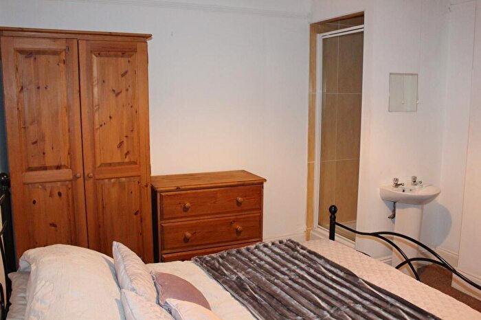 6 Bedroom House To Rent In Bedroom Detached House In Bournemouth, BH9