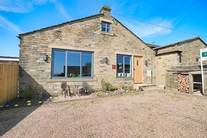 4 Bedroom Barn Conversion For Sale In Barsey Moo Cottage, Barkisland, HX4