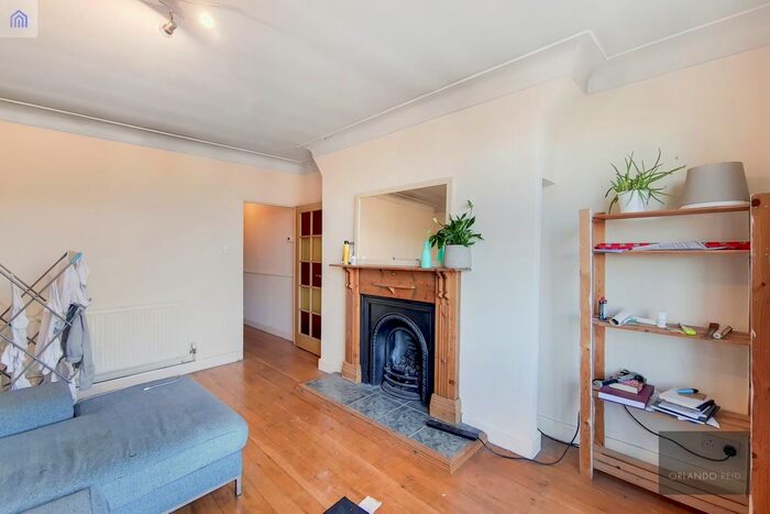 2 Bedroom Flat To Rent In Kings Avenue, Clapham, London, SW4