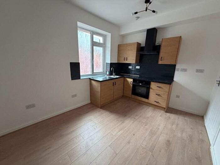 2 Bedroom Flat To Rent In High Street, Brierley Hill, DY5