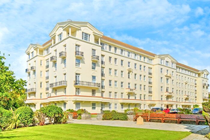 4 Bedroom Flat For Sale In Flat Bath Hill Court, Bournemouth, Dorset, BH1