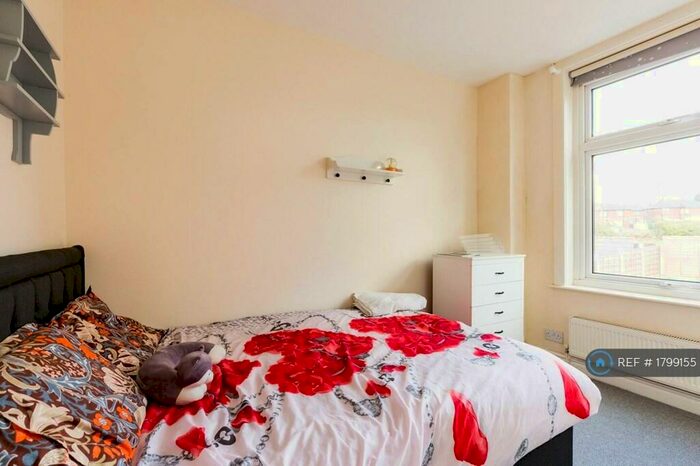 3 Bedroom Terraced House To Rent In King Street, Dukinfield, SK16