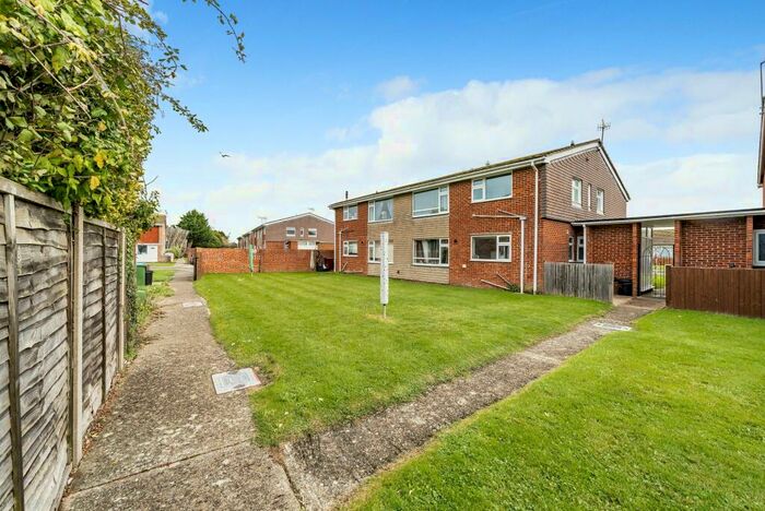 2 Bedroom Flat To Rent In Elbridge Crescent, Rose Green, Bognor Regis, PO21