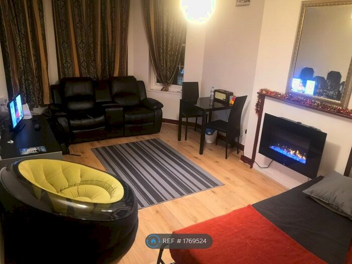 4 Bedroom Flat To Rent In Liverpool House, London, N7