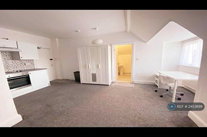 1 Bedroom Flat To Rent In Queens Park Gardens, Bournemouth, BH8