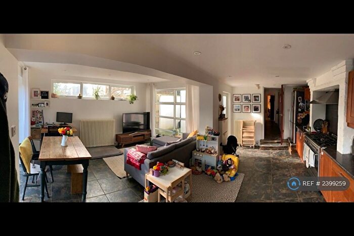 2 Bedroom Flat To Rent In Ladwell, London, SE13