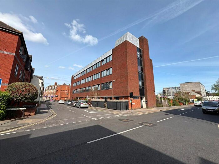 1 Bedroom Flat To Rent In Gordon Place, Birchett Road, Aldershot, GU11