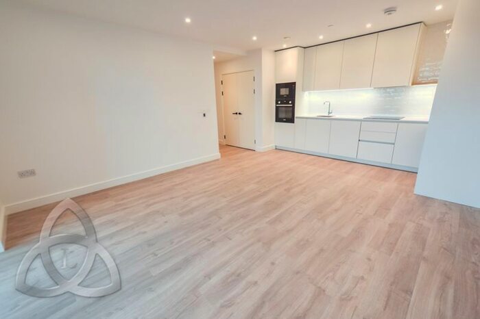 2 Bedroom Flat To Rent In Beresford Avenue, Wembley, HA0