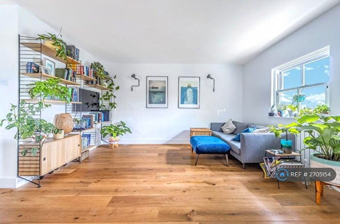 2 Bedroom Flat To Rent In Lewisham Way, London, SE4