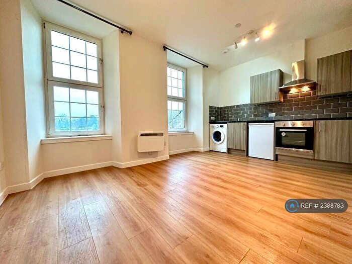 Studio To Rent In High Street, Dumbarton, G82