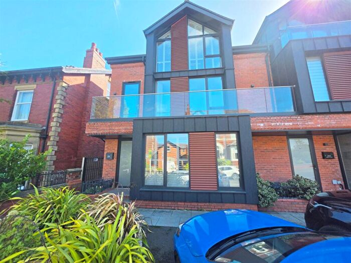 4 Bedroom Semi-Detached House For Sale In Breck Road, Poulton-Le-Fylde, FY6