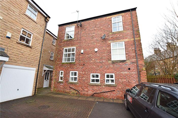 2 Bedroom Town House To Rent In Claremont, Pudsey, Leeds, LS28