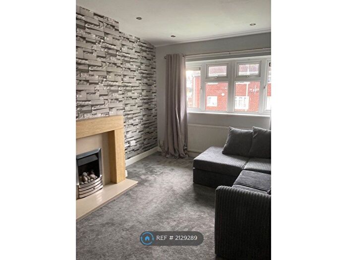 1 Bedroom Flat To Rent In Cheviot Road, Wolverhampton, WV2