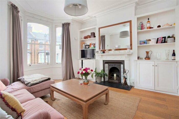 3 Bedroom Maisonette To Rent In Hugo Road, London, N19