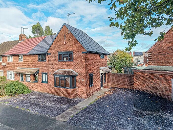 3 Bedroom End Of Terrace House For Sale In Hough Road, Walsall, WS2