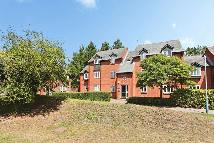 2 Bedroom Flat For Sale In Arundel Close, Tonbridge, Kent, TN9
