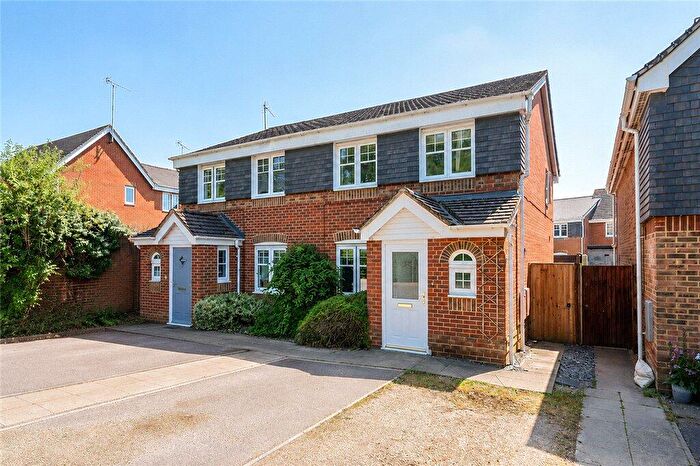 3 Bedroom Semi-Detached House For Sale In Ashfield View, North Baddesley, Southampton, Hampshire, SO52