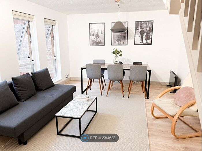 2 Bedroom Semi-Detached House To Rent In Alexander Close, Barnet, EN4