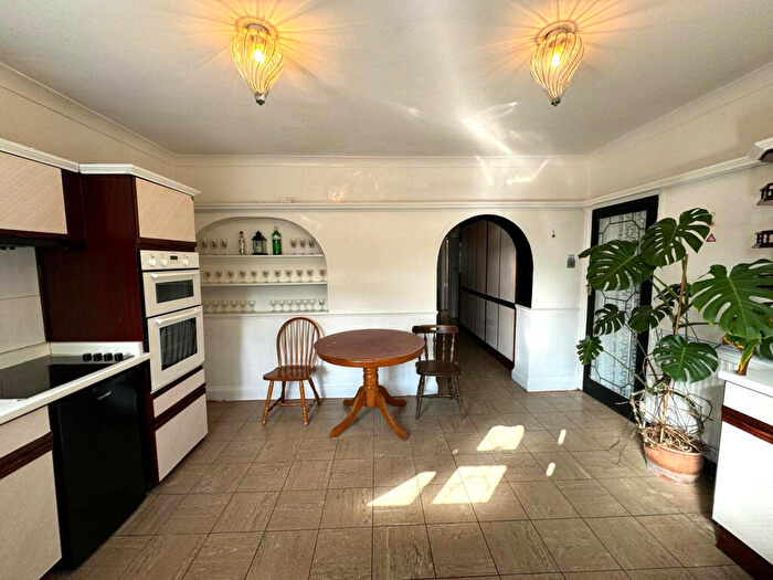 6 Bedroom End Of Terrace House To Rent In Dereham Road, Barking, Essex, IG11