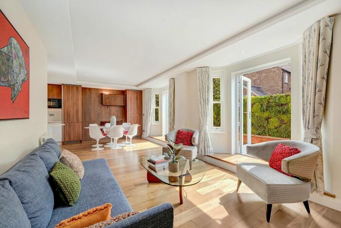 3 Bedroom Flat To Rent In Culford Gardens, Chelsea, London, SW3