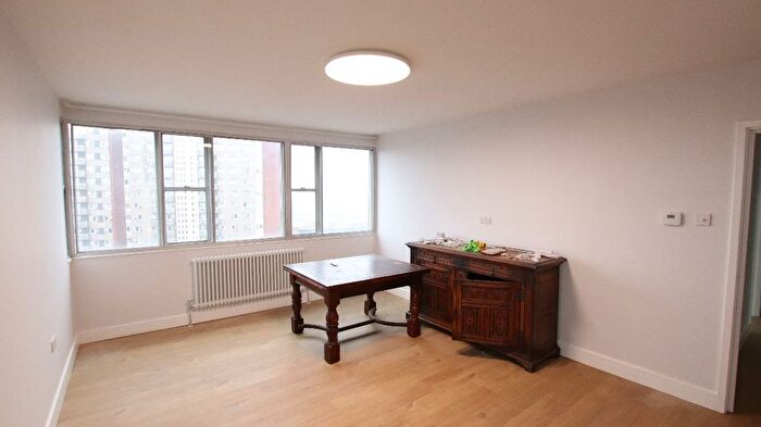 2 Bedroom Flat To Rent In Flat, Sentinel House, Sentinel Square, London, NW4