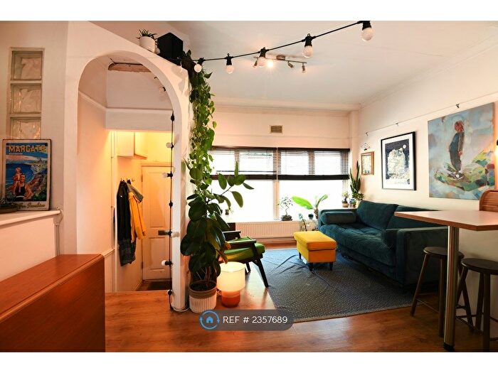 1 Bedroom Flat To Rent In Sandringham Road, London, E8