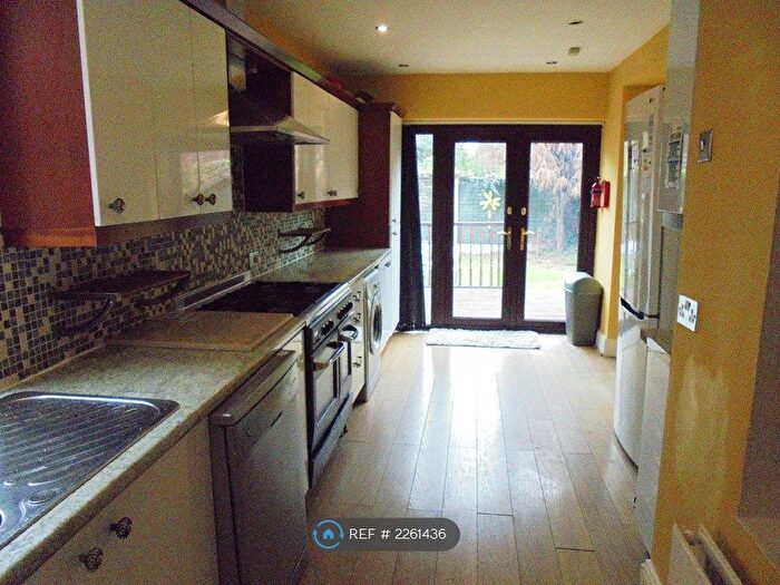 5 Bedroom Semi-Detached House To Rent In Mauldeth Road, Manchester, M20
