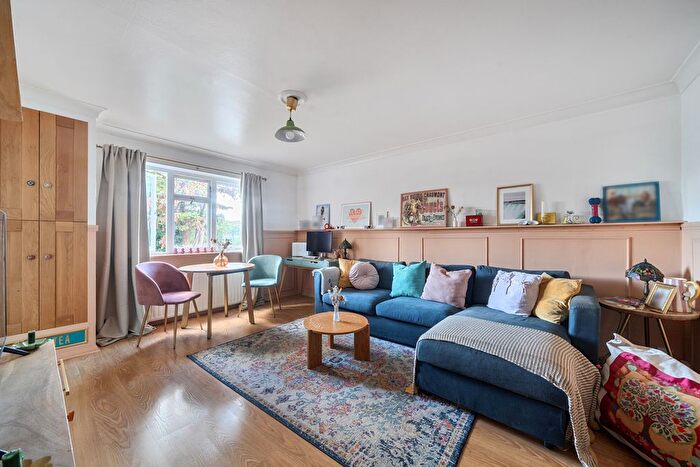 1 Bedroom Flat For Sale In Burnt Ash Hill, London, SE12