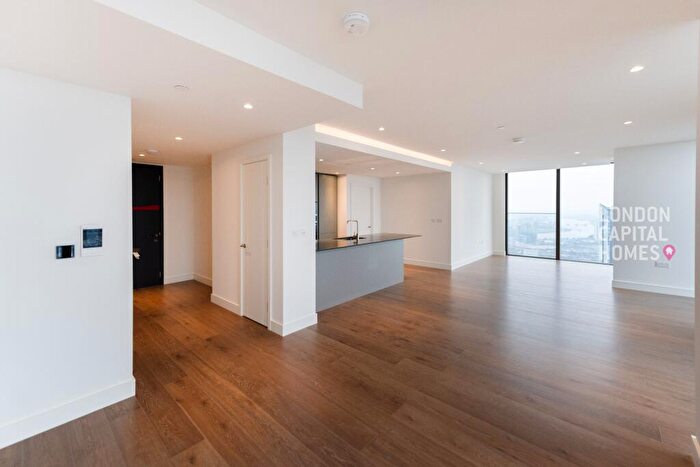 3 Bedroom Apartment To Rent In Harcourt Tower, Marsh Wall, London, E14
