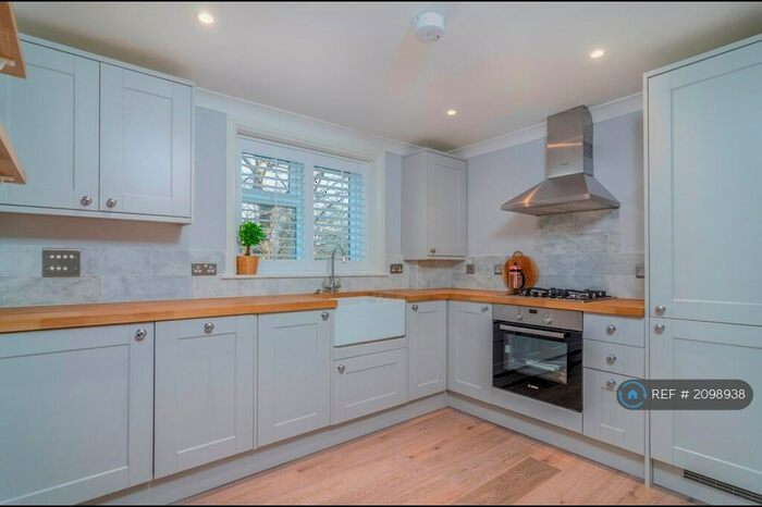 2 Bedroom Flat To Rent In Auckland Road, London, SE19