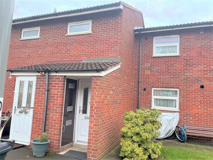 3 Bedroom Flat To Rent In Barncroft Street, West Bromwich, B70