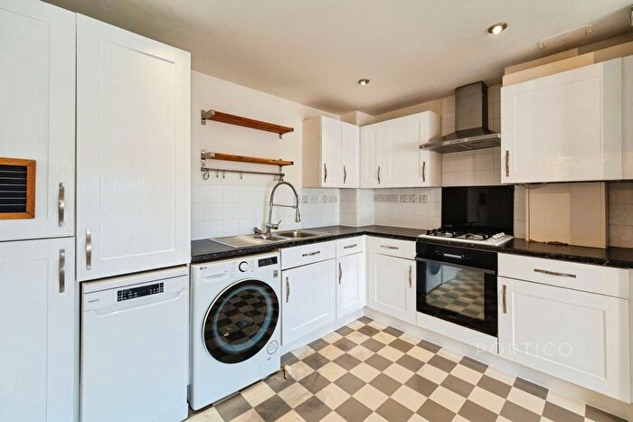 2 Bedroom Flat To Rent In Leyton Green Road, London, E10