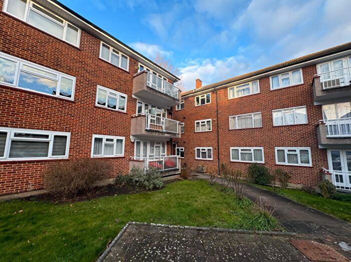 1 Bedroom Flat To Rent In Springbank, Winchmore Hill, N21