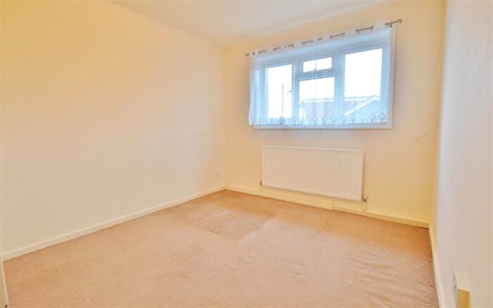 1 Bedroom Flat For Sale In Fotheringay Gardens, Cippenham, Slough, SL1