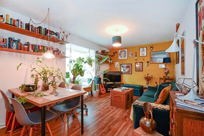 1 Bedroom Apartment For Sale In Rossetti Road, Canada Water, SE16