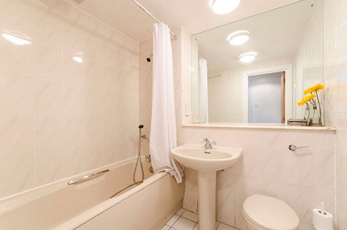 1 Bedroom Flat To Rent In Windsor Way, Brook Green, London, W14