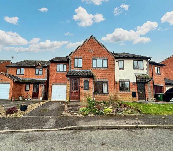 4 Bedroom Semi-Detached House For Sale In Hillside Croft, Napton, CV47