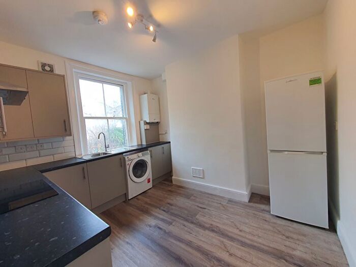 3 Bedroom Flat To Rent In Charleston Street, London, SE17